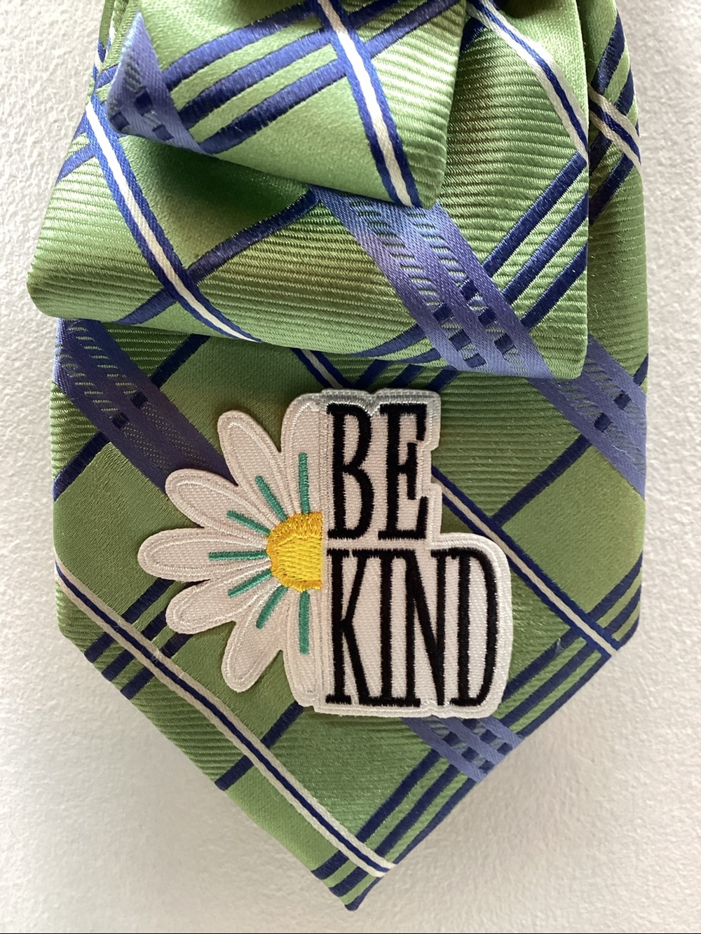 Positive Junkie Tie: “Be Kind” Patch with Elegant Rhinestone Brooch - Picture 3 of 6